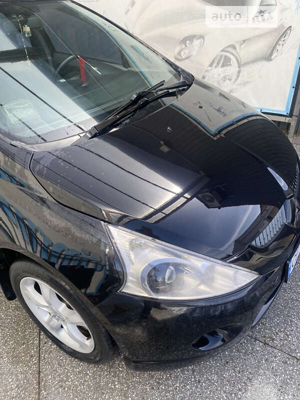 Mitsubishi Grandis 2007