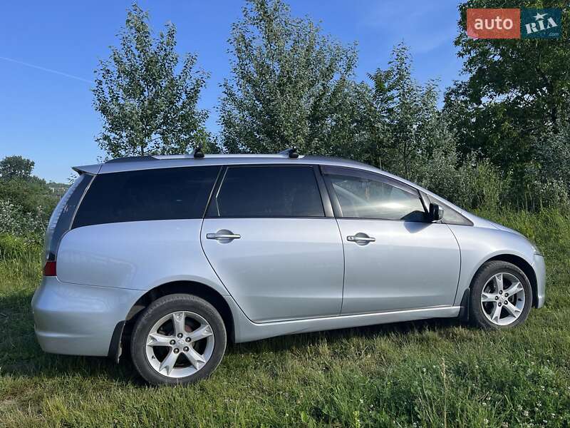Минивэн Mitsubishi Grandis 2008 в Ужгороде