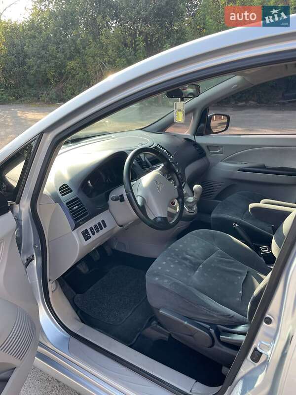 Минивэн Mitsubishi Grandis 2004 в Бродах