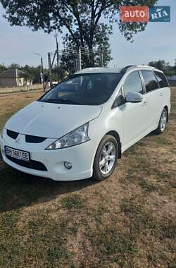 Минивэн Mitsubishi Grandis 2010 в 