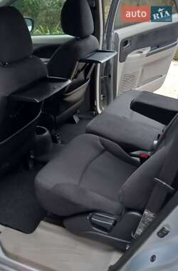 Минивэн Mitsubishi Grandis 2006 в 