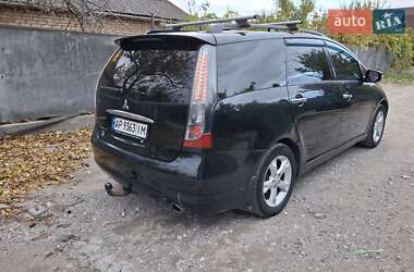 Минивэн Mitsubishi Grandis 2008 в 