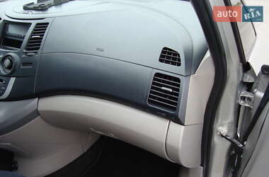 Мінівен Mitsubishi Grandis 2008 в 