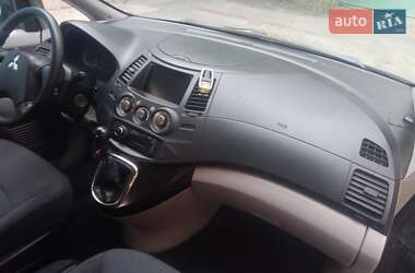 Мінівен Mitsubishi Grandis 2005 в 