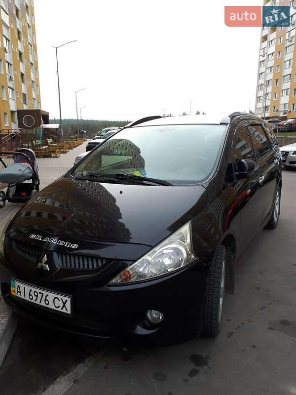 Mitsubishi Grandis 2008