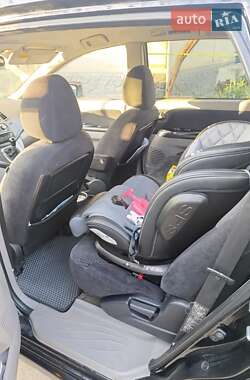 Минивэн Mitsubishi Grandis 2005 в 