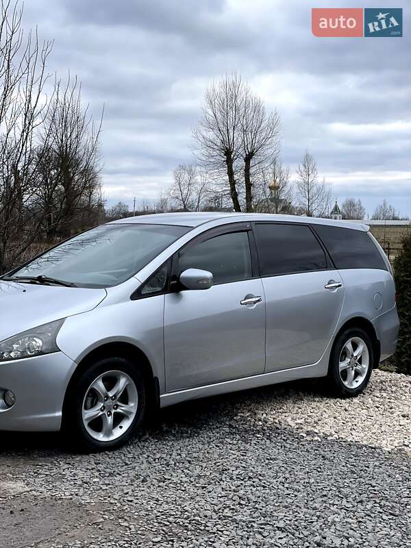 Минивэн Mitsubishi Grandis 2006 в Кременце