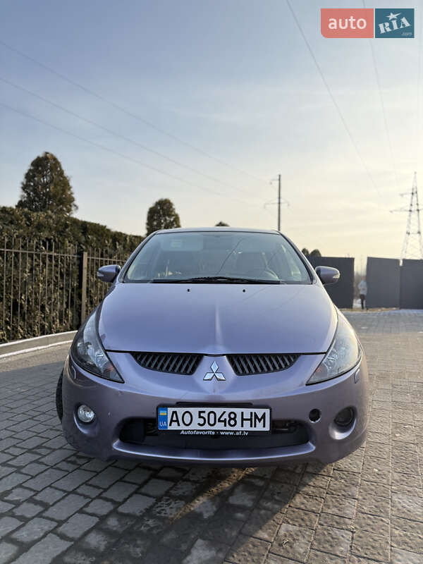 Минивэн Mitsubishi Grandis 2004 в Долине