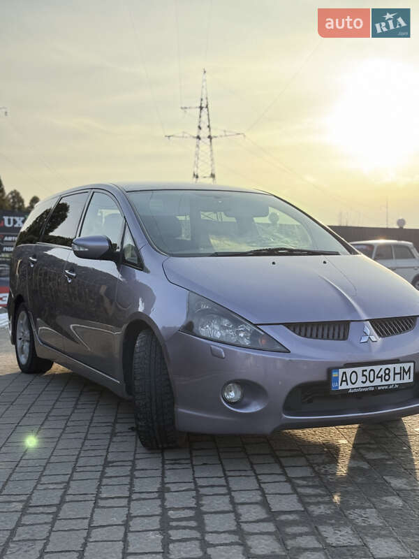 Минивэн Mitsubishi Grandis 2004 в Долине
