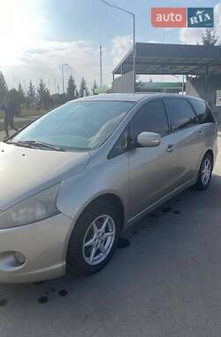 Минивэн Mitsubishi Grandis 2006 в 