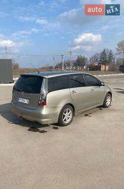 Минивэн Mitsubishi Grandis 2006 в 