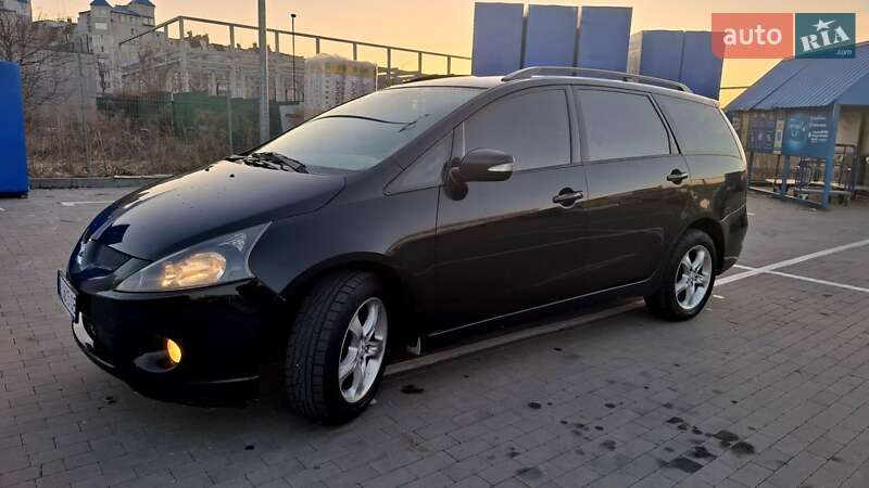 Мінівен Mitsubishi Grandis 2004 в 