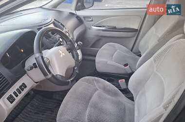 Мінівен Mitsubishi Grandis 2004 в 