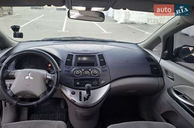 Мінівен Mitsubishi Grandis 2004 в 