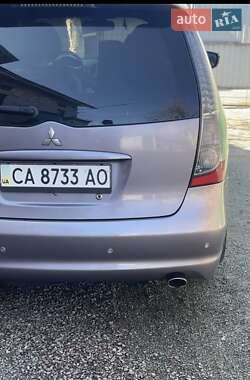 Минивэн Mitsubishi Grandis 2004 в 