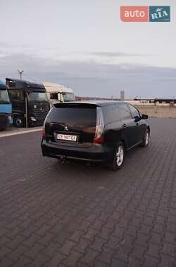 Минивэн Mitsubishi Grandis 2004 в 