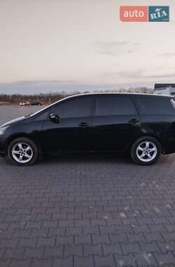Минивэн Mitsubishi Grandis 2004 в 