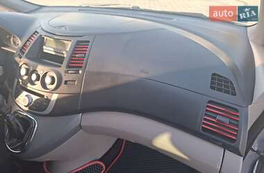 Мінівен Mitsubishi Grandis 2008 в 