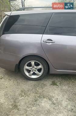 Минивэн Mitsubishi Grandis 2004 в 