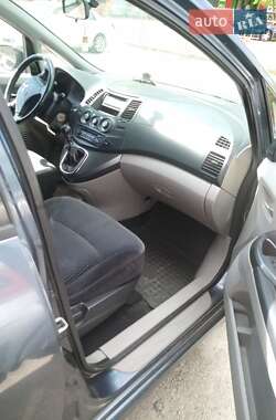 Минивэн Mitsubishi Grandis 2006 в 