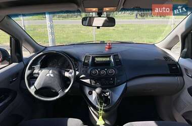 Мінівен Mitsubishi Grandis 2005 в 