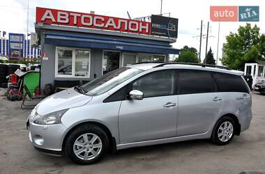 Минивэн Mitsubishi Grandis 2004 в 