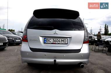 Минивэн Mitsubishi Grandis 2004 в 