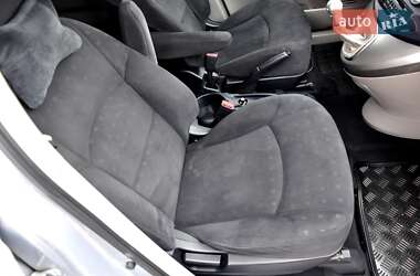 Минивэн Mitsubishi Grandis 2004 в 