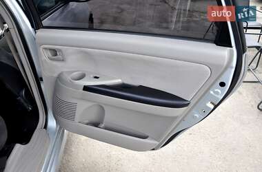 Минивэн Mitsubishi Grandis 2004 в 