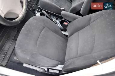 Минивэн Mitsubishi Grandis 2004 в 
