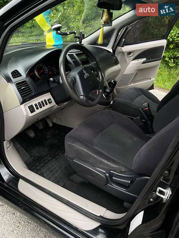 Минивэн Mitsubishi Grandis 2008 в Остроге фото 12 Минивэн Mitsubishi Grandis 2008 в Остроге