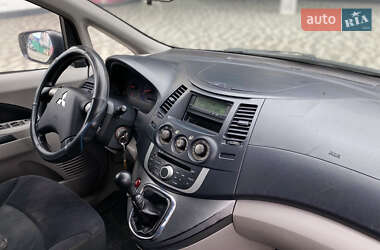 Минивэн Mitsubishi Grandis 2008 в 