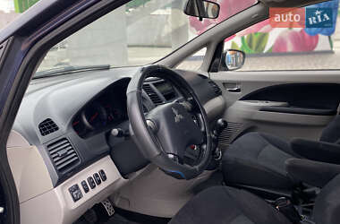 Минивэн Mitsubishi Grandis 2008 в 