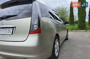 Минивэн Mitsubishi Grandis 2006 в 