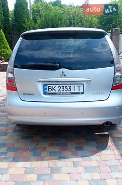 Мінівен Mitsubishi Grandis 2010 в 