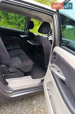 Минивэн Mitsubishi Grandis 2008 в 