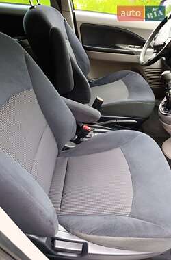 Минивэн Mitsubishi Grandis 2008 в 