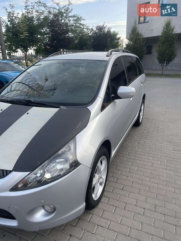 Mitsubishi Grandis 2006