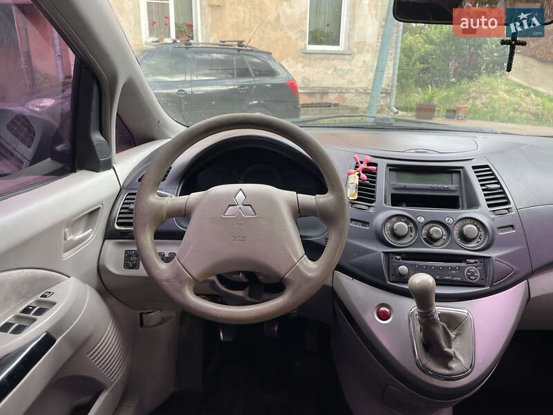 Мінівен Mitsubishi Grandis 2005 в Чернівцях