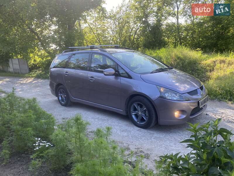 Минивэн Mitsubishi Grandis 2004 в 