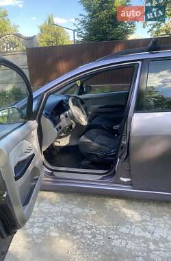 Минивэн Mitsubishi Grandis 2004 в 