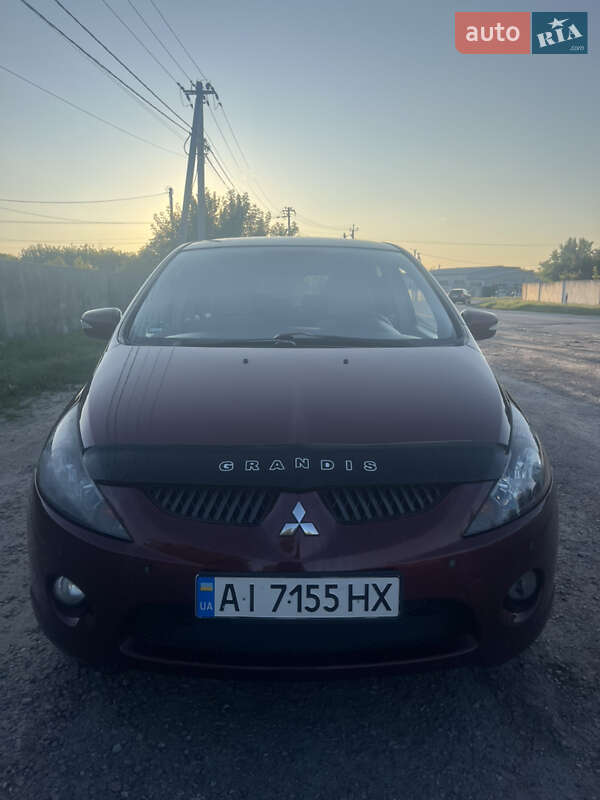 Mitsubishi Grandis 2005