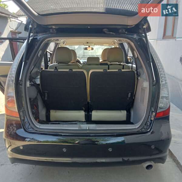Минивэн Mitsubishi Grandis 2005 в Обертине