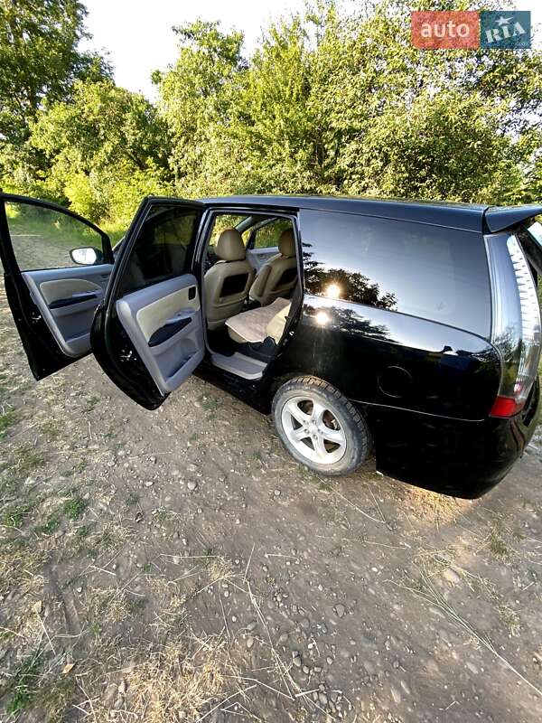 Минивэн Mitsubishi Grandis 2005 в Обертине