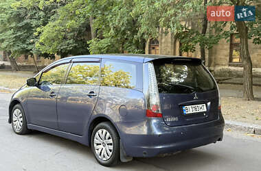 Минивэн Mitsubishi Grandis 2006 в 