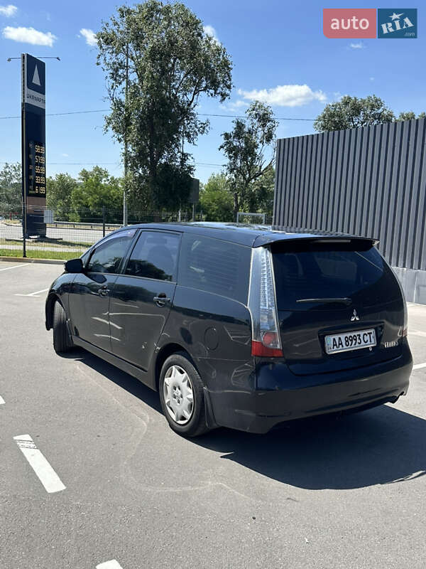 Mitsubishi Grandis 2007