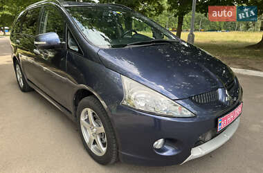 Минивэн Mitsubishi Grandis 2010 в 