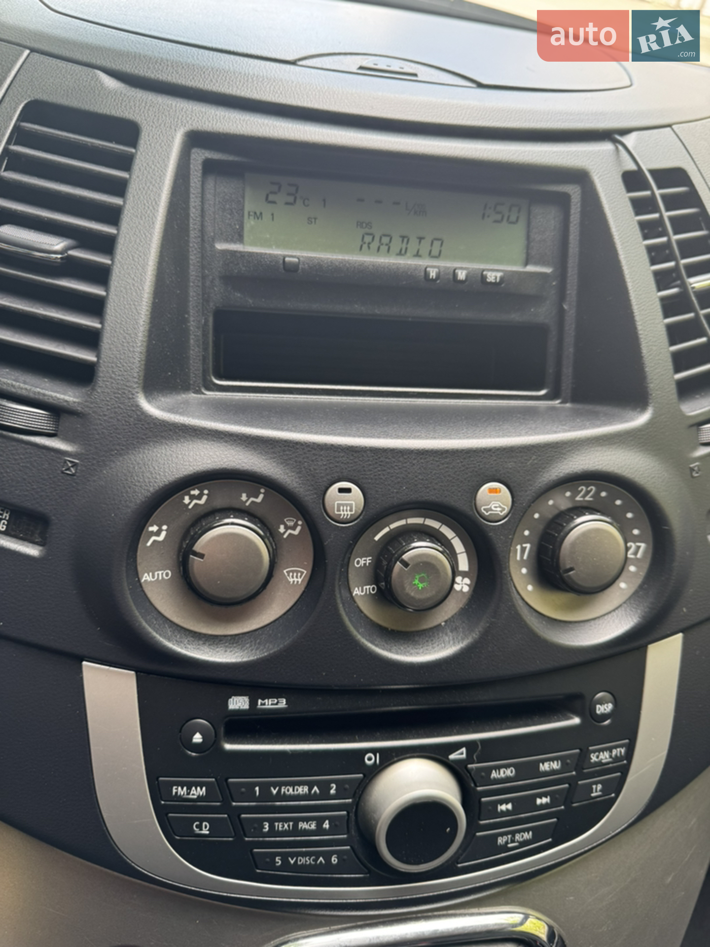2010 Mitsubishi Grandis - мініатюра 28