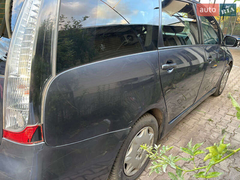 Минивэн Mitsubishi Grandis 2007 в Мошнах
