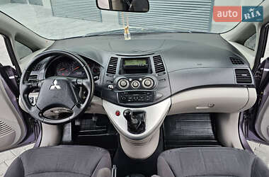 Минивэн Mitsubishi Grandis 2006 в 